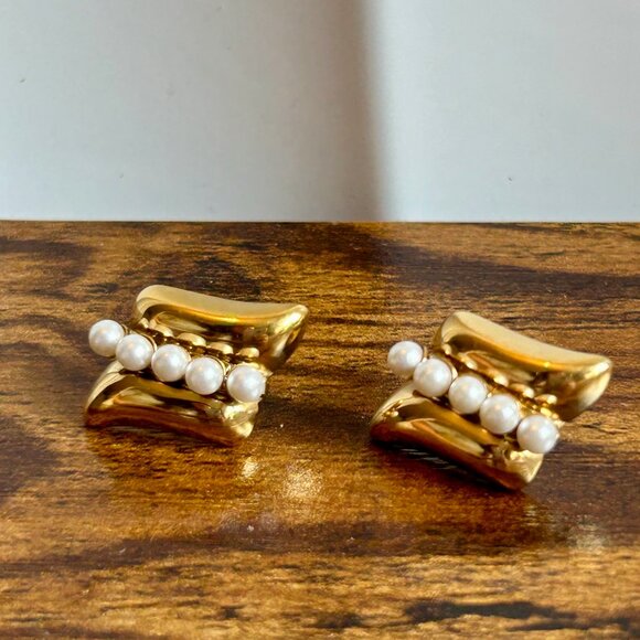 Oceanus Imitation Pearl Gold Stainless Steel Stud Earrings Timeless Sculptural - Picture 1 of 7